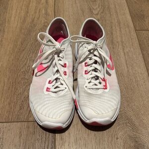 Women's 6.5 White and Pink Athletic Shoes Flywire